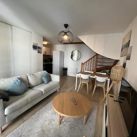 Beau T3 - Stationnement Prive Apartament
