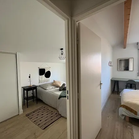 Beau T3 - Stationnement Prive Apartamento