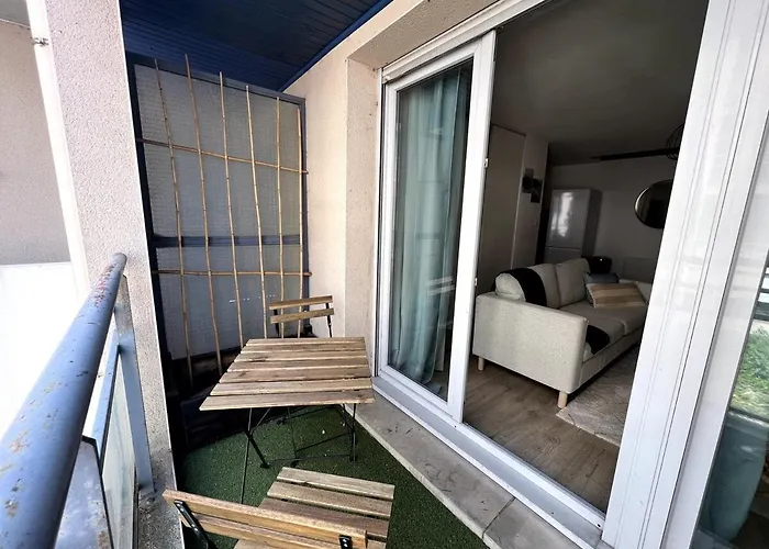 Beau T3 - Stationnement Privé Apartamento