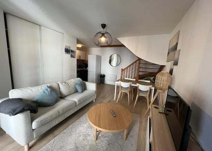 Beau T3 - Stationnement Privé Appartamento