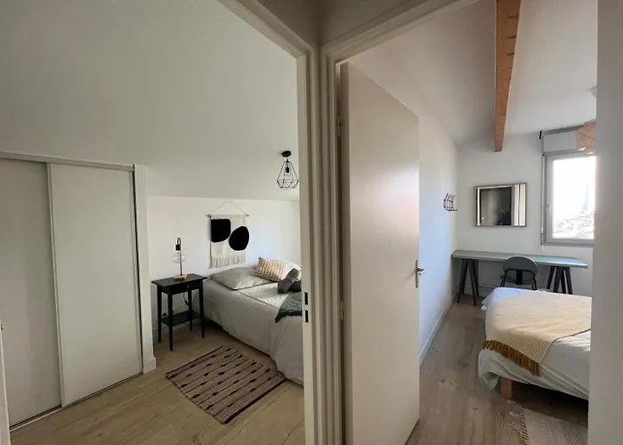 Beau T3 - Stationnement Prive Apartamento